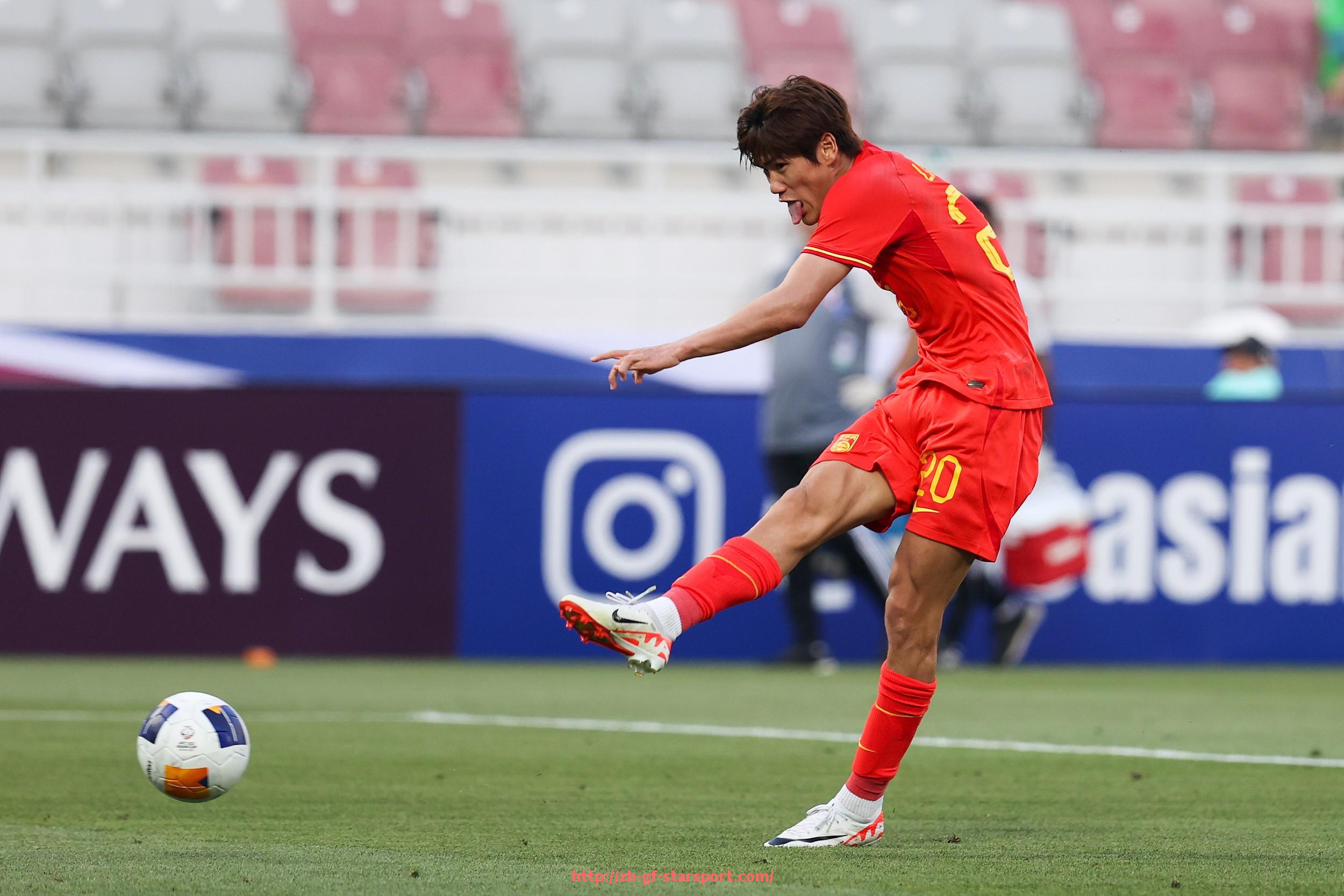 星空体育app-英超月度最佳球员奖项盘点与图片集锦