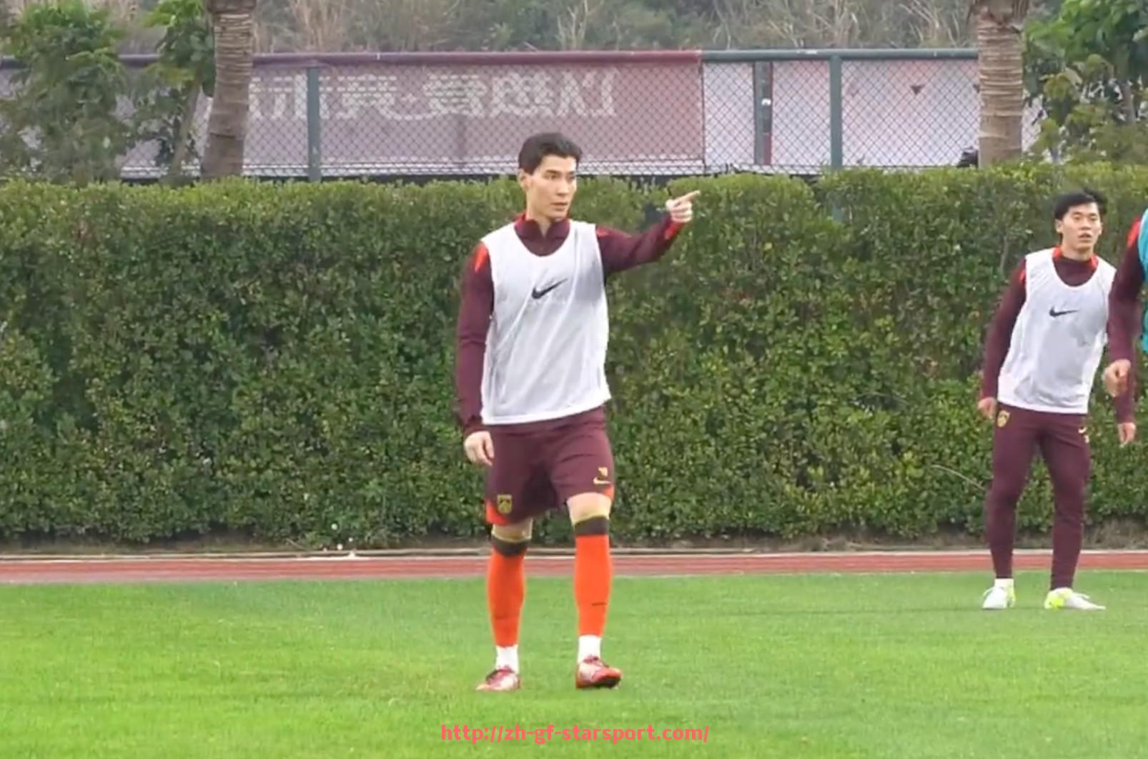 星空体育app-英超球员隆东体育生涯及竞技表现介绍