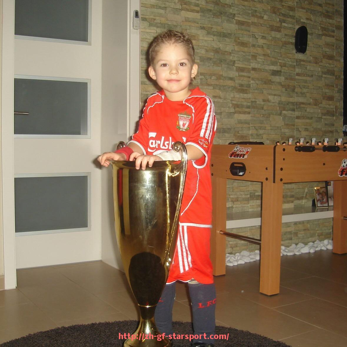 星空体育app-世俱杯比赛球衣设计理念及历届款式展示